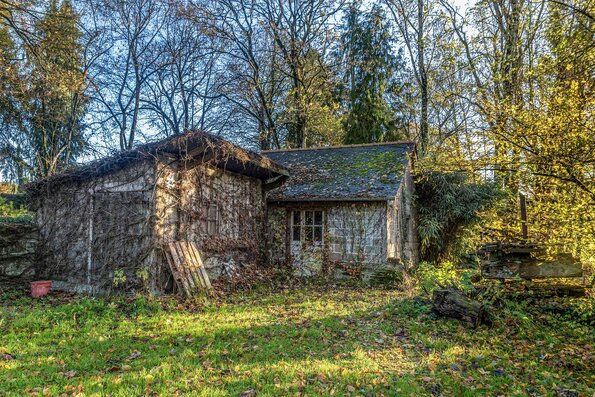 on se presse dans cette cabane