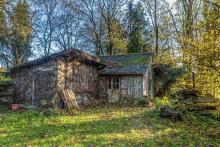 on se presse dans cette cabane
